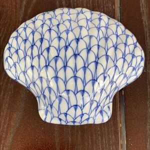 Vintage hand painted scallop shell